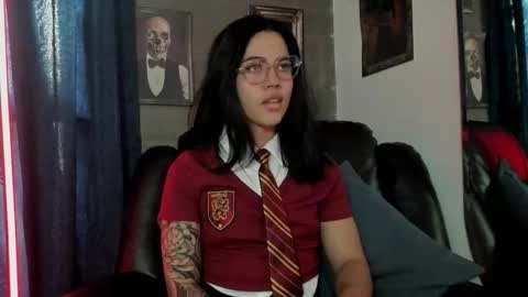   online show from 10-12-25, 08:08