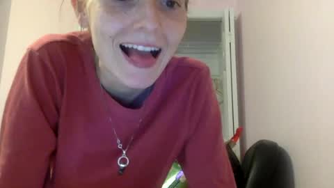 Snapshot of luci_layne chatting on 07-02-26, 06:47 Luci Layne online show from 07-02-26, 06:47