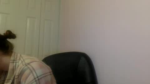 Snapshot of luci_layne chatting on 07-14-26, 06:07 Luci Layne online show from 07-14-26, 06:07
