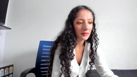 Snapshot of lucia_fuster chatting on 09-26-25, 08:35 Lucia online show from 09-26-25, 08:35