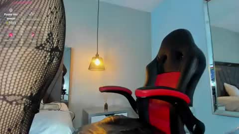 Snapshot of lucia_khan chatting on 06-11-26, 12:32 L u c i a online show from 06-11-26, 12:32
