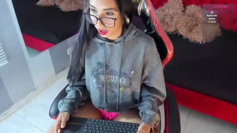 Snapshot of lucia_oregon chatting on 09-21-25, 02:51 L U C I A online show from 09-21-25, 02:51