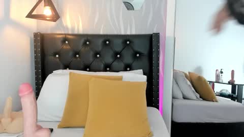 Snapshot of lucia_rios chatting on 11-06-25, 07:37 Lucia online show from 11-06-25, 07:37