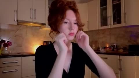 Snapshot of luciacoy chatting on 09-21-25, 05:03 Lucia online show from 09-21-25, 05:03