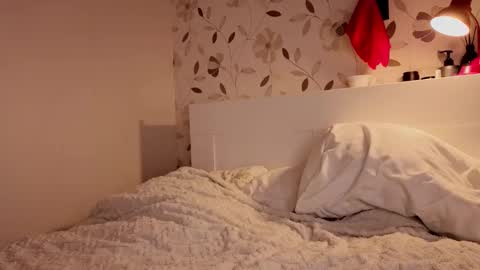 Lucia online show from 11-25-25, 05:24