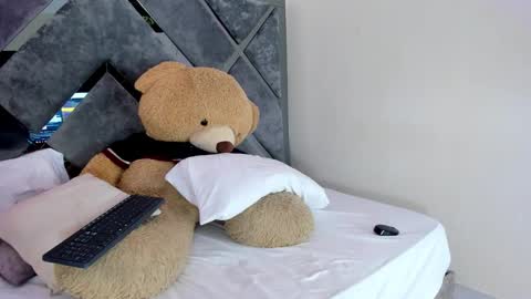 Lucia Gray online show from 10-24-25, 09:33