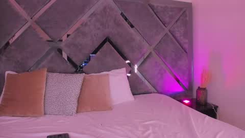 Snapshot of luciagray chatting on 04-17-26, 12:57 Lucia Gray online show from 04-17-26, 12:57