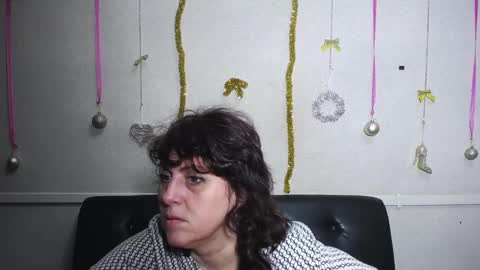 LuciaMi online show from 01-12-25, 05:54