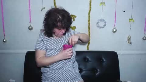 LuciaMi online show from 01-12-25, 08:57