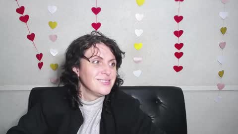 LuciaMi online show from 02-01-25, 06:40