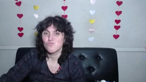 LuciaMi online show from 02-05-25, 12:06