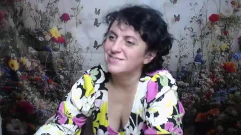 LuciaMi online show from 10-08-25, 05:54