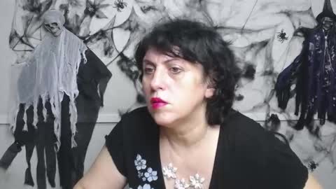 LuciaMi online show from 11-10-25, 06:01