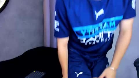 Snapshot of lucian_greyy chatting on 10-05-25, 04:33 lucian_greyy online show from 10-05-25, 04:33