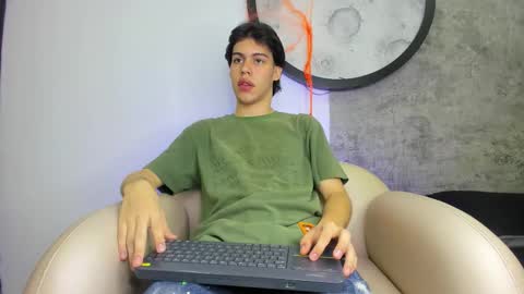 Snapshot of lucian_greyy chatting on 10-27-25, 01:04 lucian_greyy online show from 10-27-25, 01:04