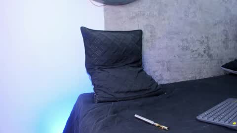 Snapshot of lucian_greyy chatting on 11-13-25, 04:55 lucian_greyy online show from 11-13-25, 04:55