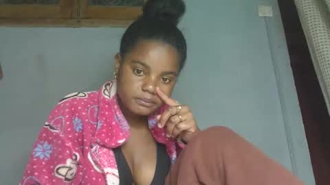Snapshot of luciana012 chatting on 09-18-25, 05:26 luciana012 online show from 09-18-25, 05:26