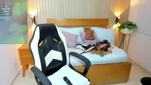 Snapshot of luciana_ballesteros chatting on 06-24-26, 12:26 Luciana online show from 06-24-26, 12:26