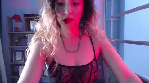 Snapshot of luciana_evaans chatting on 12-19-24, 02:02 Luciana Evans online show from 12-19-24, 02:02