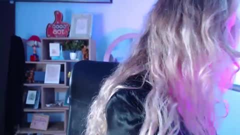 Snapshot of luciana_evaans chatting on 01-27-25, 01:52 Luciana Evans online show from 01-27-25, 01:52