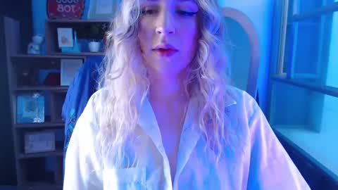 Snapshot of luciana_evaans chatting on 02-20-25, 01:30 Luciana Evans online show from 02-20-25, 01:30