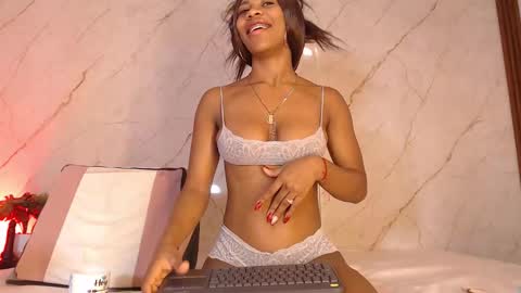 Snapshot of lucianaamorena chatting on 12-18-25, 11:38 Luciana Morena online show from 12-18-25, 11:38