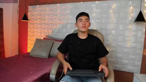 Snapshot of luciano_ciro chatting on 02-24-26, 03:04 Luciano online show from 02-24-26, 03:04