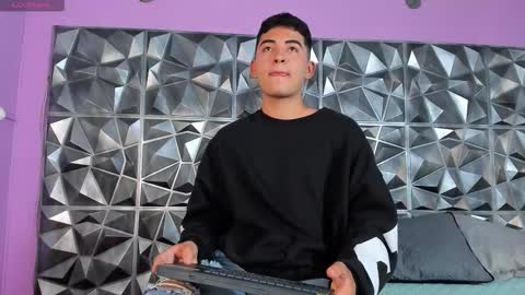 Snapshot of luciano_ciro chatting on 03-03-26, 03:34 Luciano online show from 03-03-26, 03:34