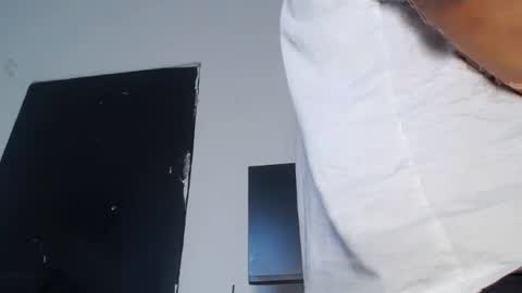 Snapshot of lucianxxx_ chatting on 07-13-26, 04:43 lucianluciano online show from 07-13-26, 04:43