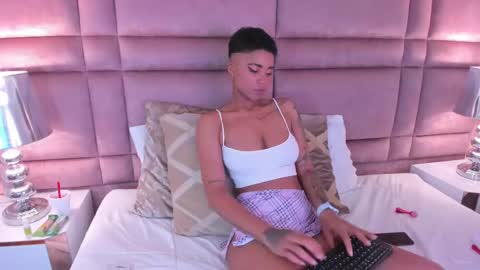  lucia wallace  online show from 02-18-25, 12:37