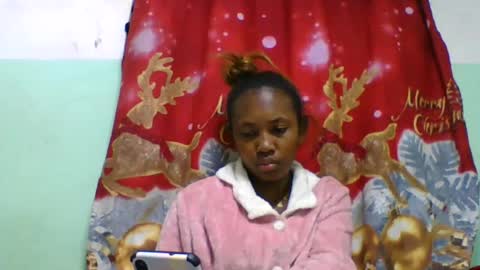 Snapshot of lucie196645 chatting on 07-11-26, 07:38 lucie196645 online show from 07-11-26, 07:38