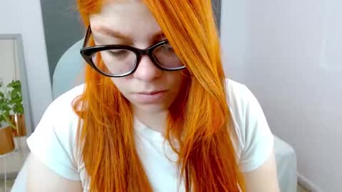 Snapshot of lucie_nicolls chatting on 12-02-24, 09:50 Lucie online show from 12-02-24, 09:50