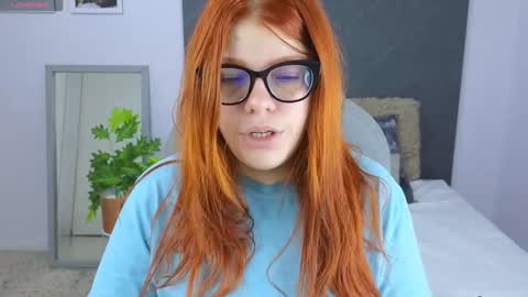 Snapshot of lucie_nicolls chatting on 12-30-24, 05:55 Lucie online show from 12-30-24, 05:55