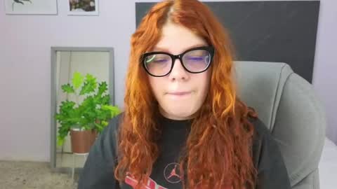 Snapshot of lucie_nicolls chatting on 01-07-25, 07:38 Lucie online show from 01-07-25, 07:38