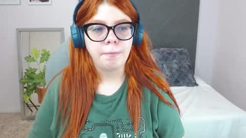 Snapshot of lucie_nicolls chatting on 01-10-25, 10:36 Lucie online show from 01-10-25, 10:36