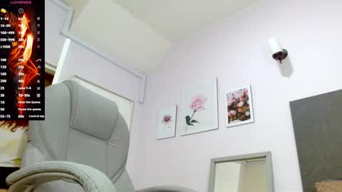 Snapshot of lucie_nicolls chatting on 01-21-25, 12:36 Lucie online show from 01-21-25, 12:36