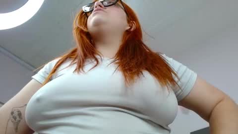 Snapshot of lucie_nicolls chatting on 01-27-25, 08:49 Lucie online show from 01-27-25, 08:49