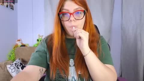 Snapshot of lucie_nicolls chatting on 03-03-25, 04:03 Lucie online show from 03-03-25, 04:03