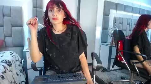 Snapshot of lucie_red chatting on 06-11-26, 12:32 Lucie Red online show from 06-11-26, 12:32