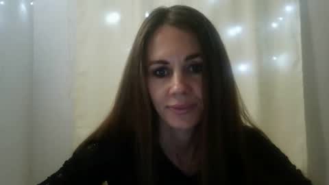 Snapshot of luciemack chatting on 10-19-25, 06:41 LucieMack online show from 10-19-25, 06:41