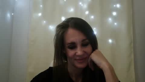 Snapshot of luciemack chatting on 10-29-25, 06:20 LucieMack online show from 10-29-25, 06:20