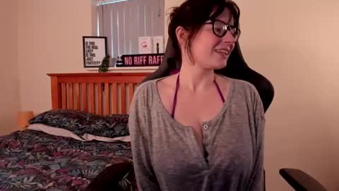 Snapshot of luciewintersuk chatting on 01-30-25, 09:04 Lucie Winters online show from 01-30-25, 09:04