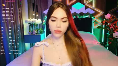 Snapshot of lucifiella chatting on 09-09-25, 04:28 MimiFors online show from 09-09-25, 04:28
