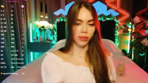 Snapshot of lucifiella chatting on 09-18-25, 06:10 MimiFors online show from 09-18-25, 06:10