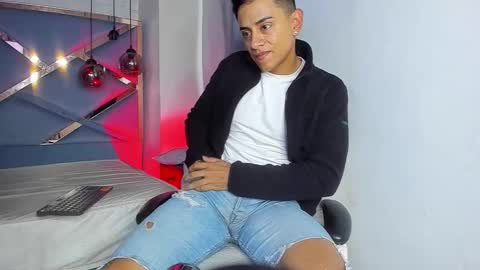 Snapshot of lucii_fer_ chatting on 03-12-26, 11:38 Leo online show from 03-12-26, 11:38