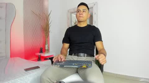 Snapshot of lucii_fer_ chatting on 04-09-26, 12:21 Leo online show from 04-09-26, 12:21