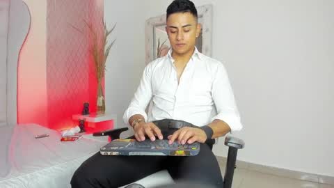 Snapshot of lucii_fer_ chatting on 04-10-26, 12:10 Leo online show from 04-10-26, 12:10