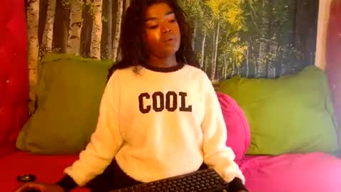 Lucile Carrie online show from 07-21-26, 07:00