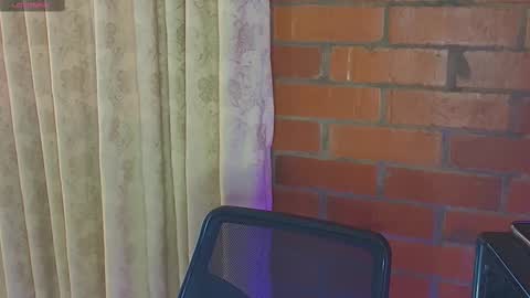 Snapshot of lucky_blessed chatting on 02-19-25, 01:50 lucky_blessed online show from 02-19-25, 01:50