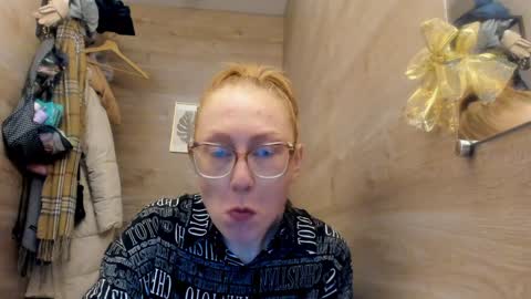 Snapshot of lucky_licky20 chatting on 12-17-24, 04:01 lucky_licky20 online show from 12-17-24, 04:01